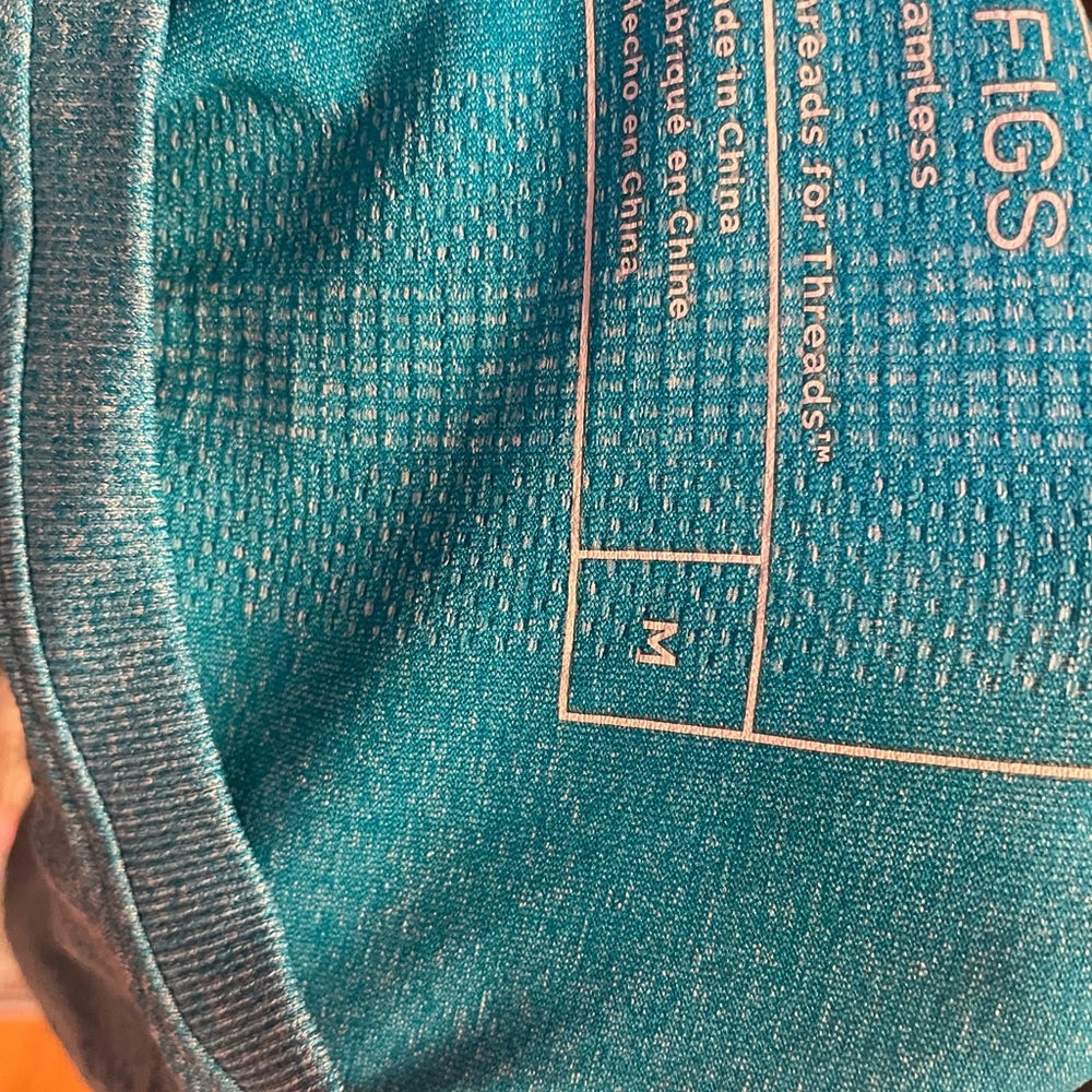 FIGS Extreme Blue Seamless Scrub Top